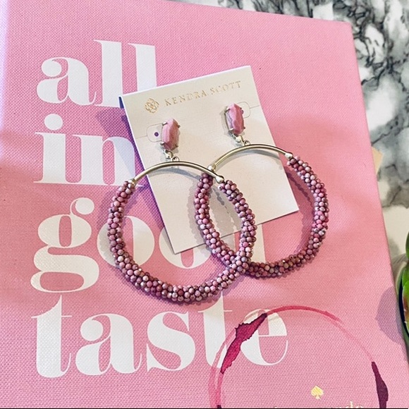 ɴᴡᴛ ᴋᴇɴᴅʀᴀ sᴄᴏᴛᴛ ʀᴜssᴇʟ ʜᴏᴏᴘ ᴇᴀʀʀɪɴɢs ɪɴ ᴘɪɴᴋ 🌸 - Picture 3 of 6